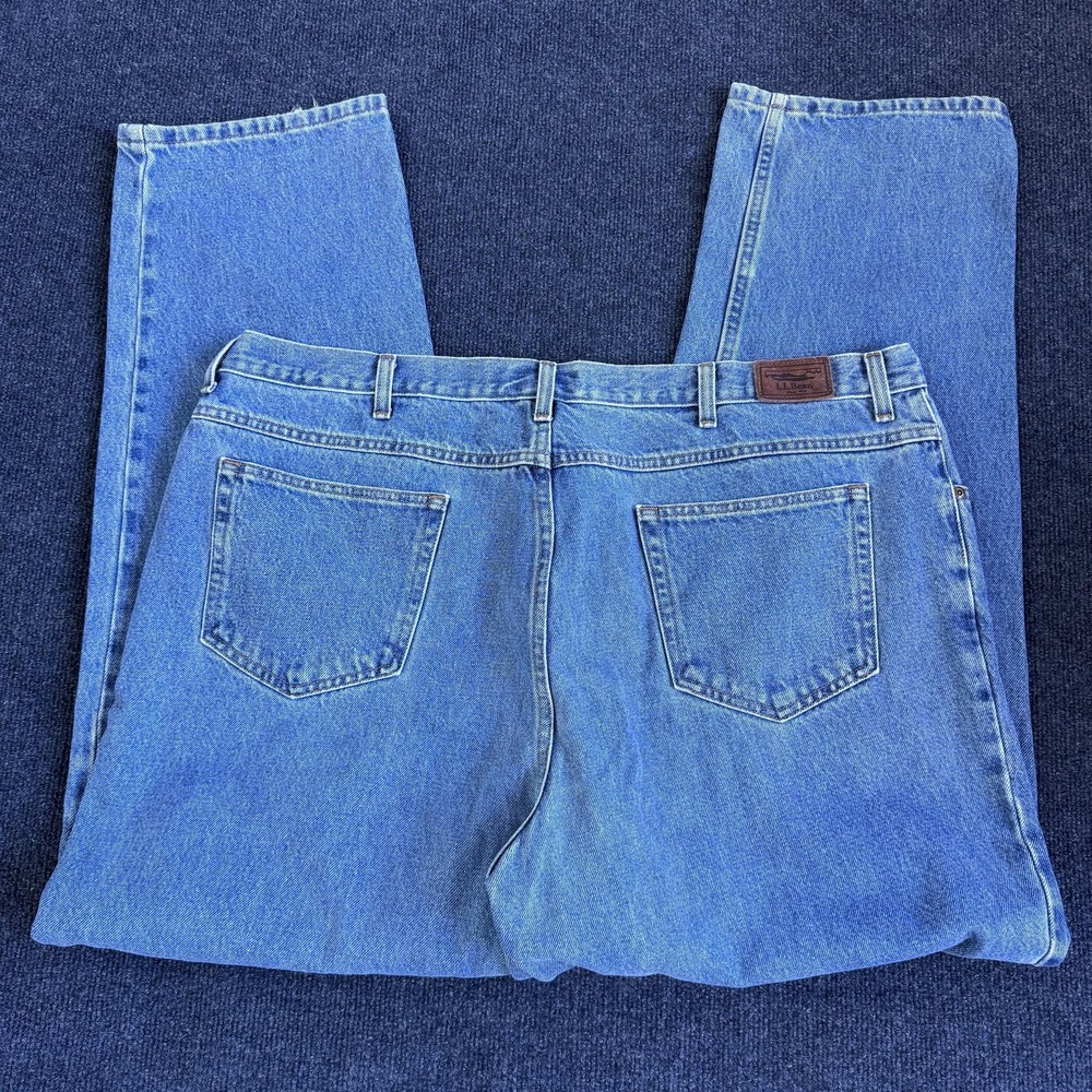 L.L. Bean‎ Jeans Mens 44x34 Light Wash Blue Denim Relaxed Straight Fit Casual
